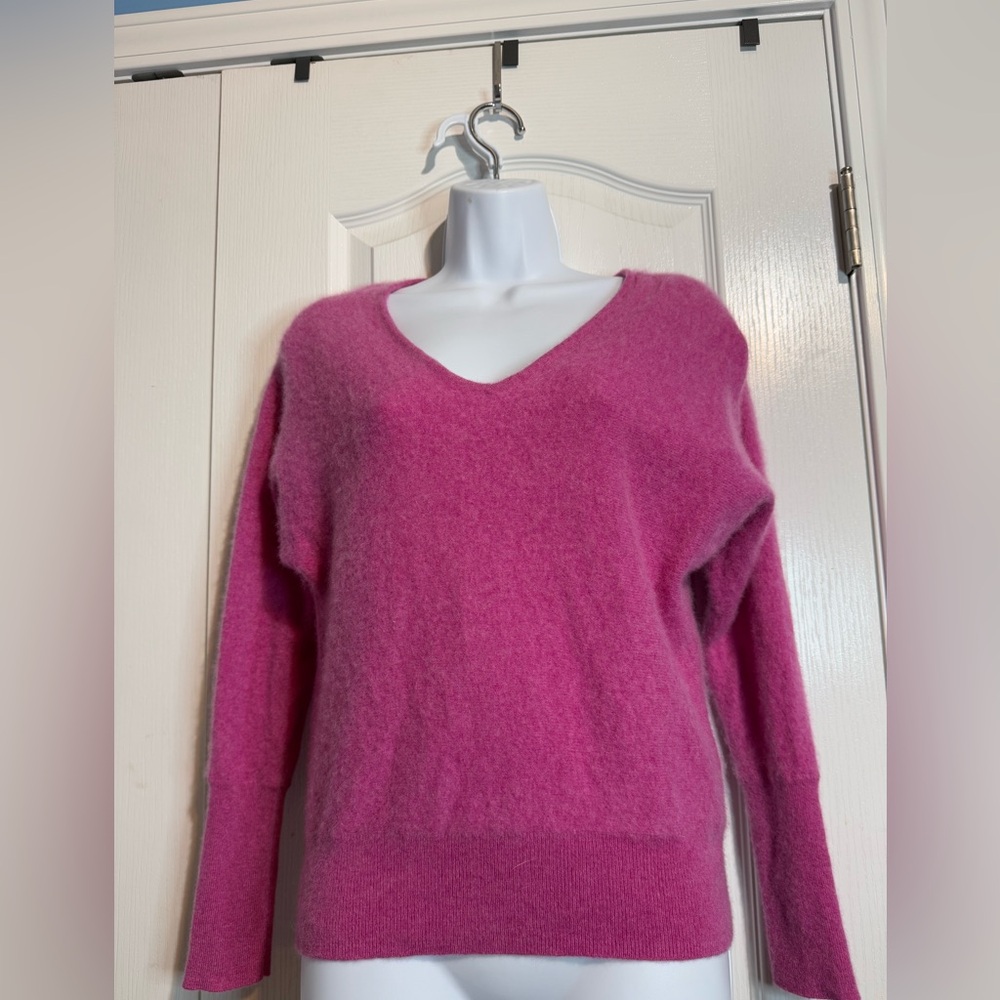 Tahari 100% 2-Ply Cashmere V-Neck Pullover‎ Sweater